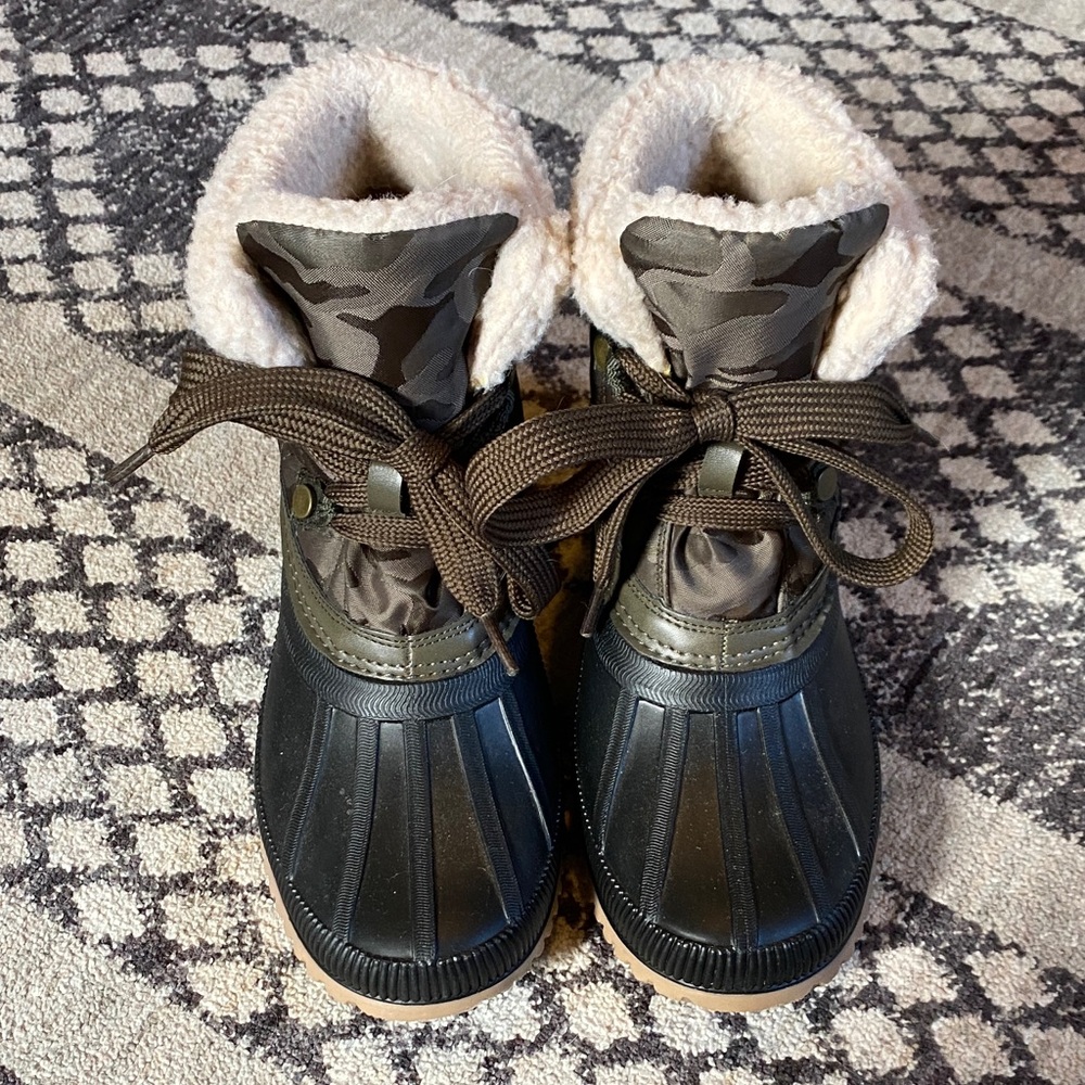 Maurices Camo Snow Boot - Size: 8